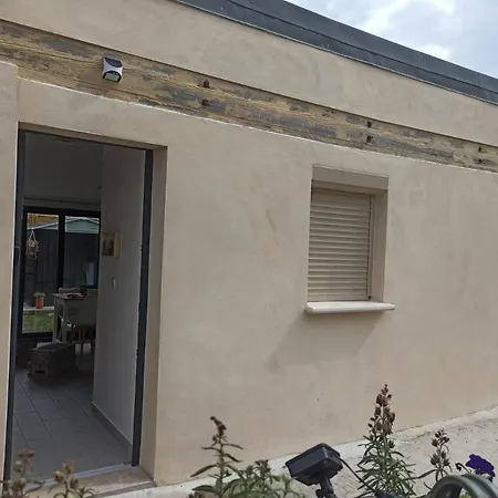 Maisonnette Entiere Et Privee, 600m De La Gare Holiday home Margny-les-Compiegne